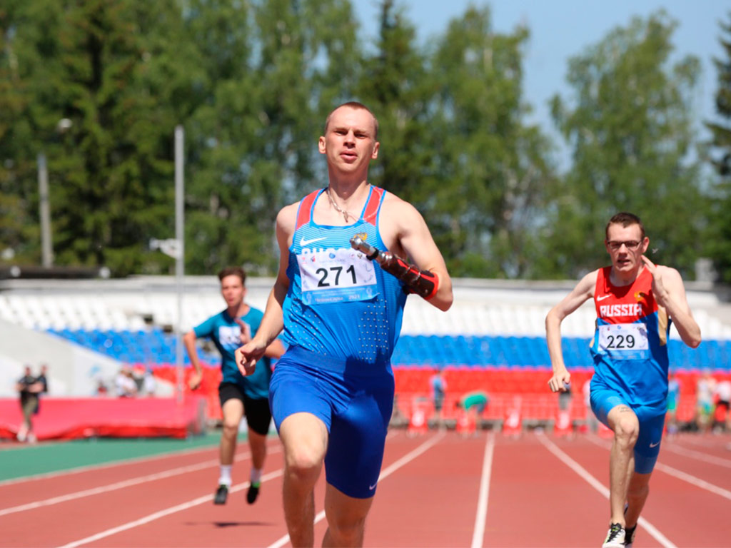Юрий Носуленко победил в забеге на 100 м на чемпионате России среди спортсменов с ПОДА