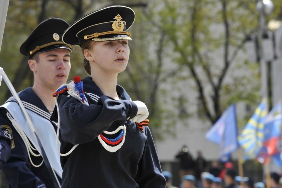 В Белгороде прошёл парад военно-патриотических клубов и кадетских классов - Изображение 17
