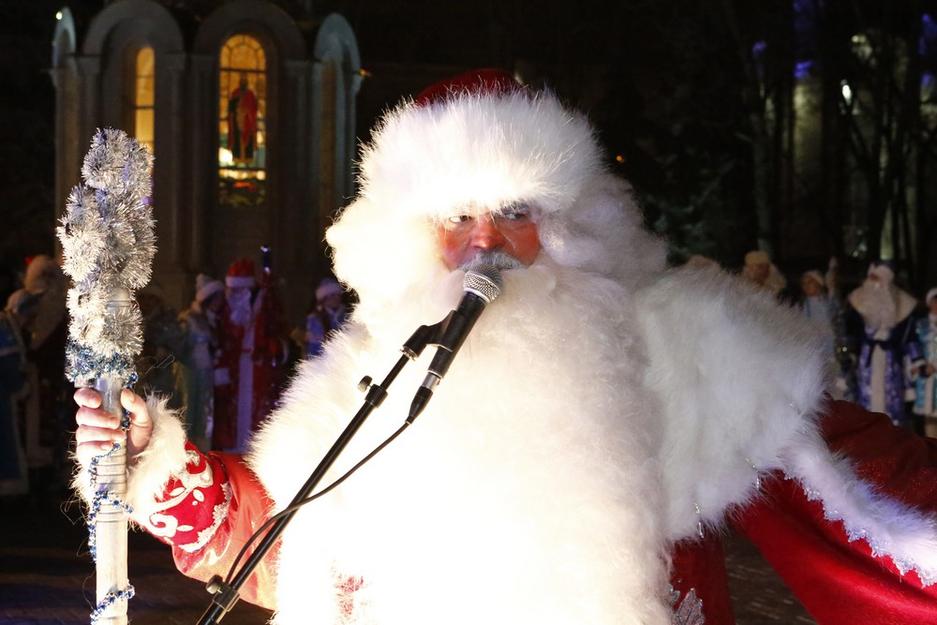 Как в Белгороде прошёл парад Дедов Морозов - Изображение 17
