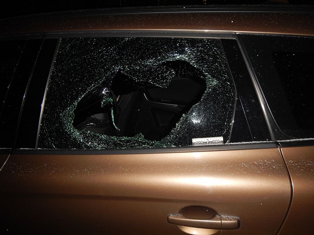 В Алексеевке задержали мужчину, разбившего стёкла в девяти машинах