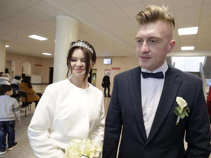 В Белгородской области в зеркальную дату 22.02.2022 решили пожениться 194 пары
