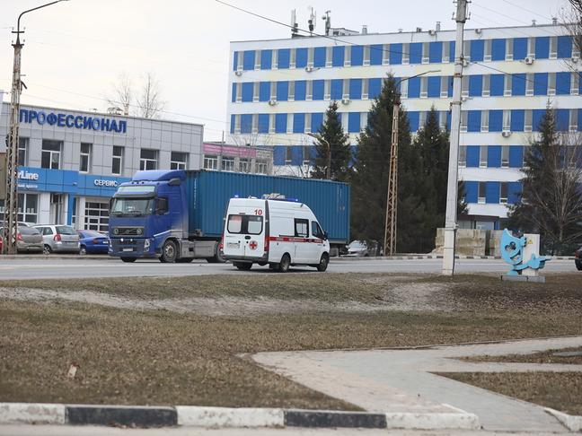 В Белгороде для устранения последствий обстрела перекрывали улицу Волчанскую - Изображение 4